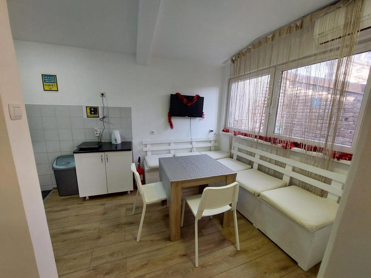 Hostel Inn Downtown Белград Экстерьер фото